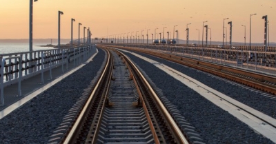 По мосту на локомотиве: в Крыму готовятся встретить российского президента