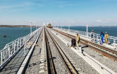 Грузовые перевозки через Крымский мост запустят летом 2020-го года