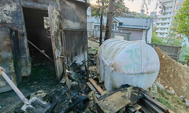 Пьяный житель Ялты избил соседа и заживо спалил его