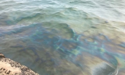 В Крыму выясняют, как нефтепродукты попали в море возле Керчи