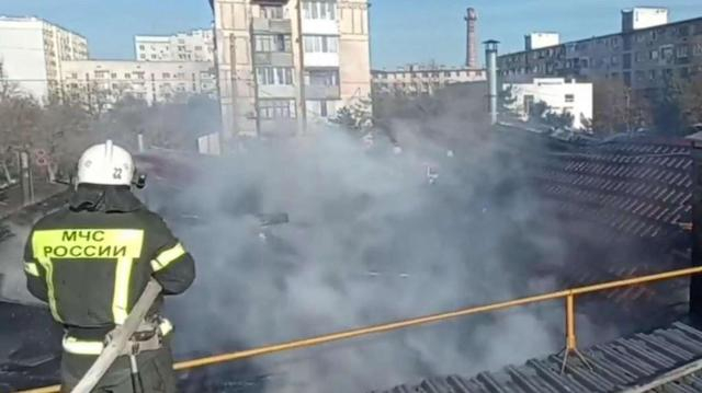 В Евпатории произошел пожар - горела крыша одного из кафе