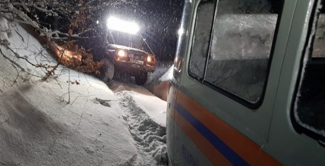 Несколько часов спасатели эвакуировали туристов и их машины из урочища