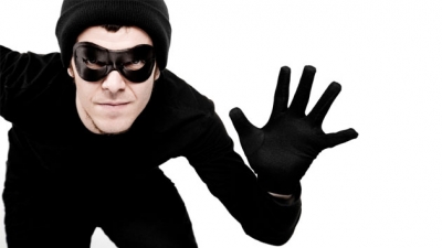 Работники фирмы украли 85 холодильников