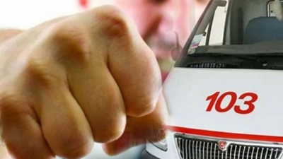 Работница скорой помощи пострадала от неадекватной пациентки