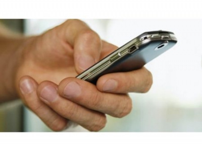 Женщина обвиняет сожителя в краже телефона