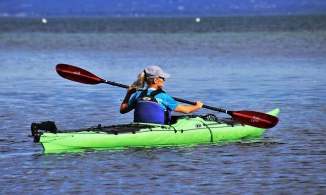 Унесло в открытое море: спасатели через 5 часов нашли девушку на каяке