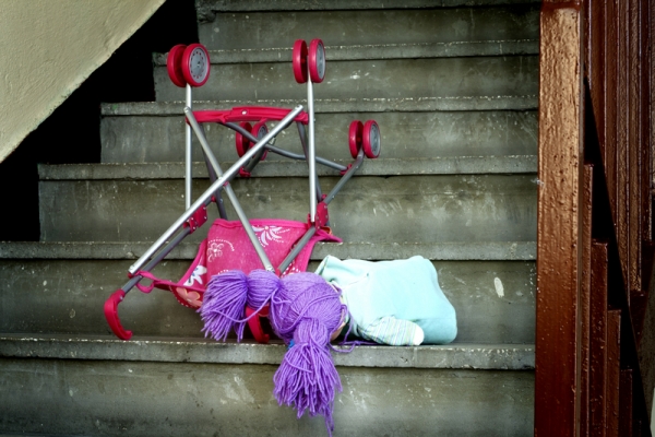 Женщин с детьми выбрасывают на улицу из общежития, за которое они не в состоянии платить астрономические суммы