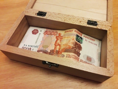 Двое односельчан украли у слепого пенсионера 385 тысяч рублей