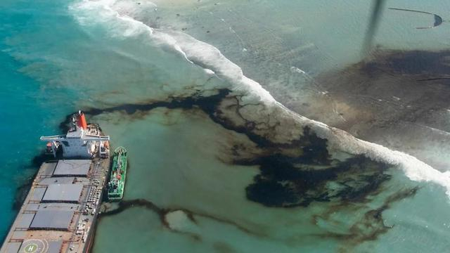 В России и Крыму не видят больших проблем в связи с выбросом нефтепродуктов из танкеров