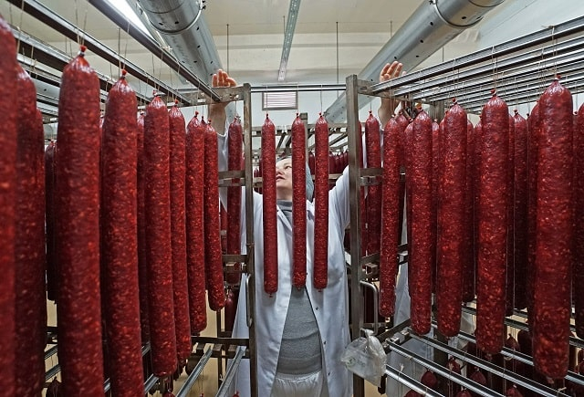Рынок копченой колбасы: спад производства