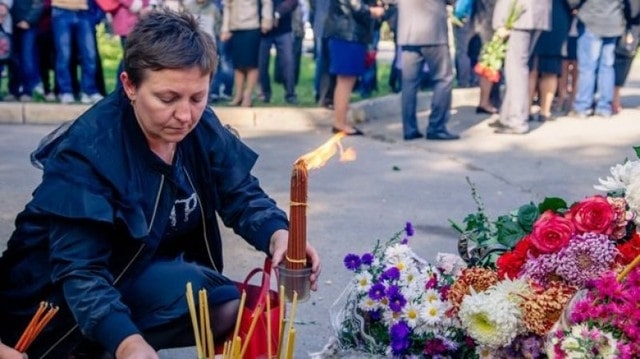 Керчь прощается с убитыми и пытается разобраться, что же на самом деле произошло 17 октября