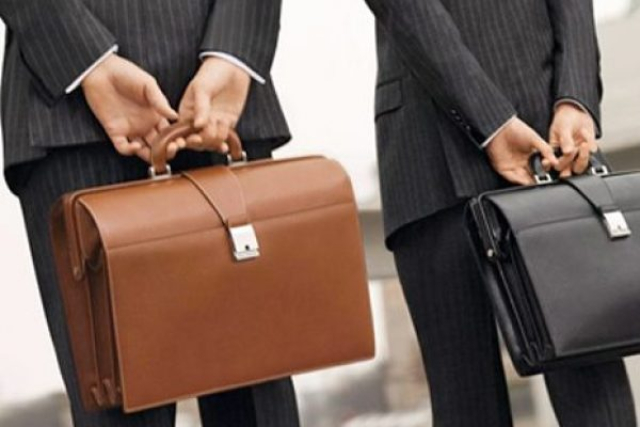 Чиновников Крыма ждет большое сокращение, оставшимся повысят зарплату