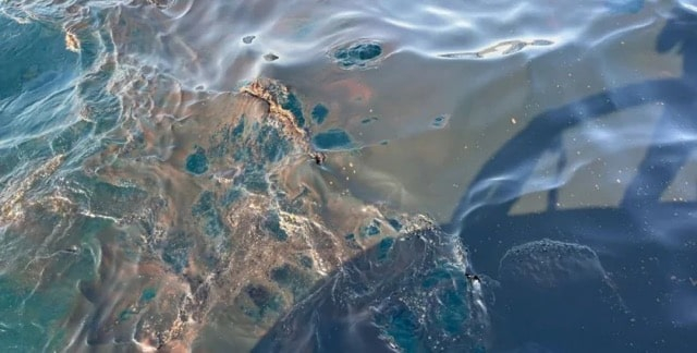 10-тонное нефтяное пятно движется к Крымскому полуострову