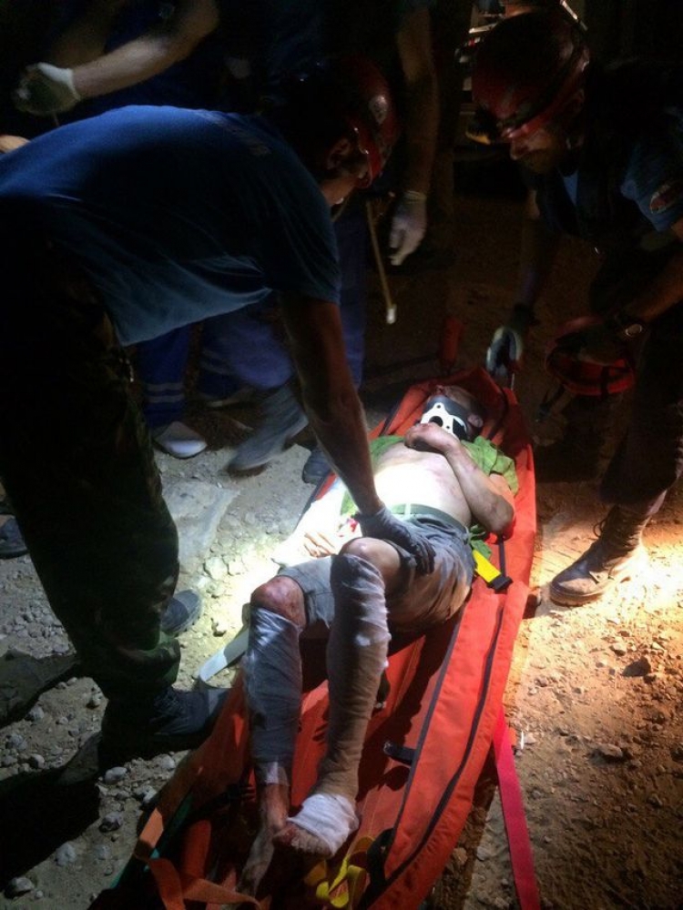 Спасатели спасли мужчину, упавшего с обрыва и пролетевшего 40 метров