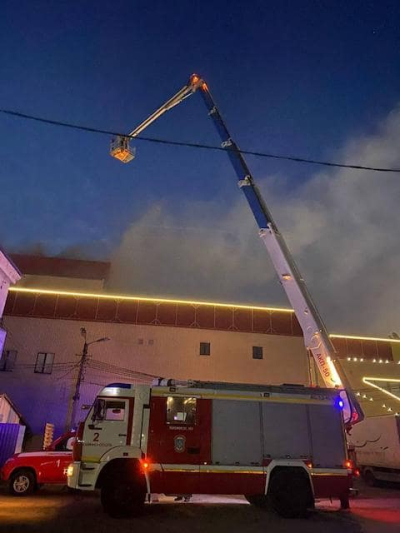 Пожар в торговом центре в Симферополе тушили всю ночь