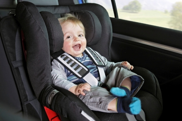 Как крепится детское автокресло в машине