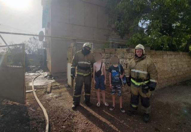 Во время пожара в селе Митяево спасены женщина и двое детей