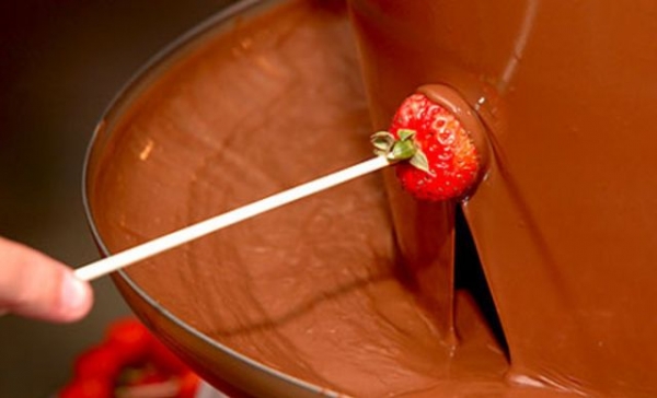 Шоколадный фонтан и викторины понравились севастопольцам