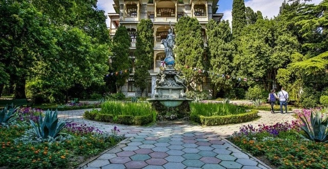 В Гурзуфе запретили местным жителям посещать легендарный парк