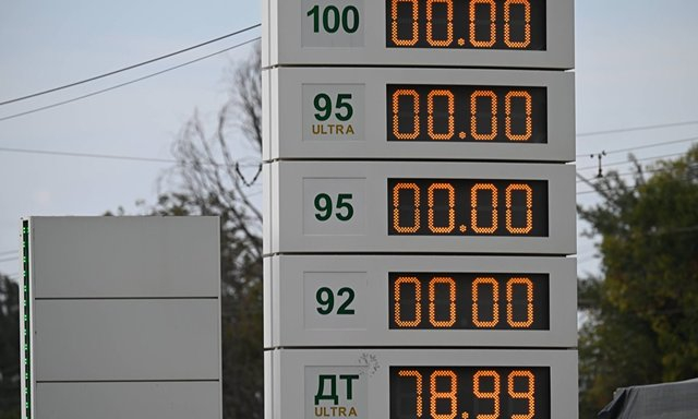 На Крымских заправках снова стал исчезать бензин