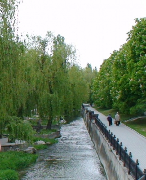 Набережную - народу!