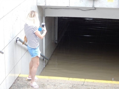 Стихия в Крыму - затоплены улицы, нет света и питьевой воды