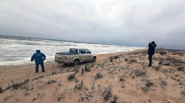 В Крыму почти две недели ищут ушедших в море рыбаков
