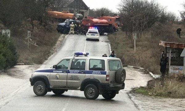 Под Севастополем у бензовоза отказали тормоза