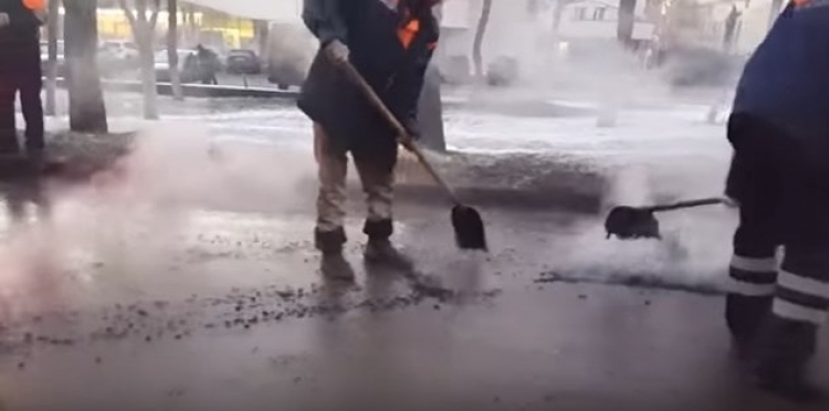 В починке симферопольских дорог применяются «передовые» технологии (видео)