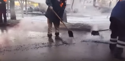 В починке симферопольских дорог применяются «передовые» технологии (видео)
