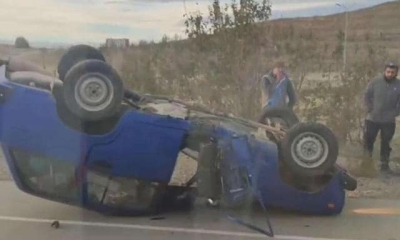 Под Судаком автомобиль врезался в опору освещения и перевернулся