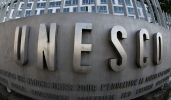 В Крым привезли флаг ЮНЕСКО