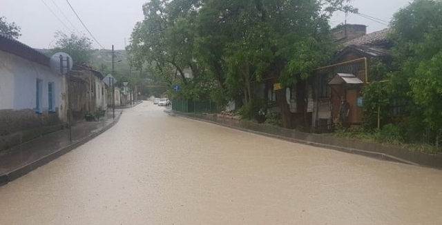Аномальные дожди пронеслись над Феодосией (Фото)