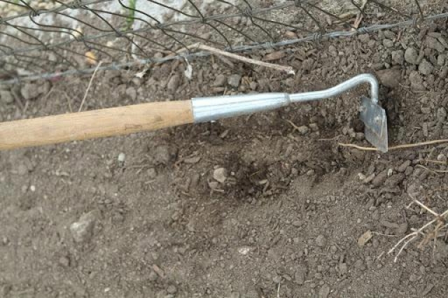 Житель Красногвардейского района тяпкой убил соседа