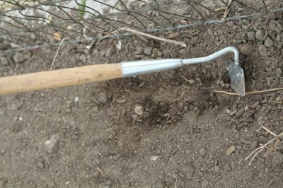 Житель Красногвардейского района тяпкой убил соседа