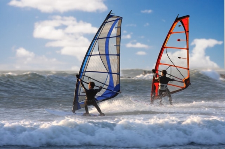 Под Евпаторией спасли двух любителей экстрима
