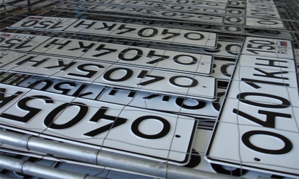 В Крыму образовались гигантские очереди на перерегистрацию автомобилей