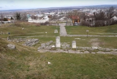 Все-таки рухнули – на горе Митридат исчезли античные колонны (видео)