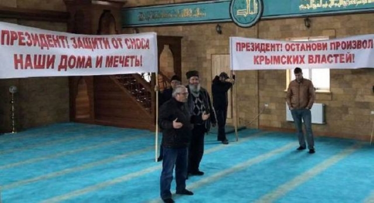 Строители пытаются достичь компромисса с голодающими активистами