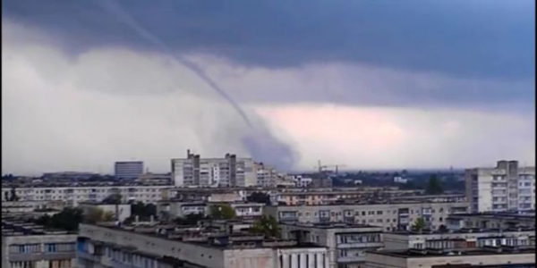 Три крупных смерча пронеслись в Евпатории
