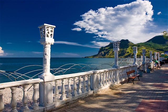 Власти Феодосии не спешат передавать набережную в федеральную собственность