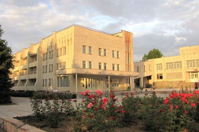 Почти половина гостиниц Крыма работает в тени