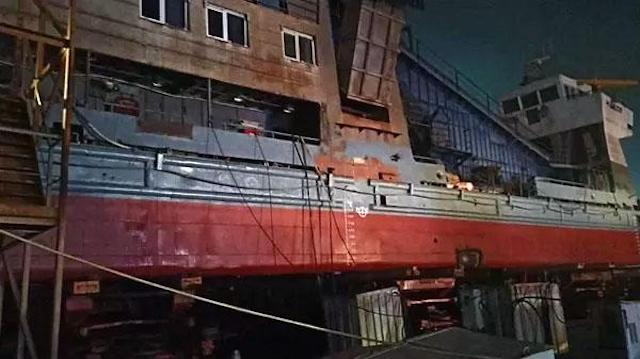 На судоремонтном заводе произошел пожар на судне