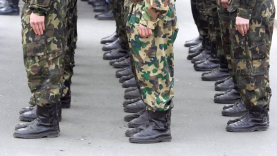 Двое военных комиссаров Крыма объявлены обвиняются в государственной измене