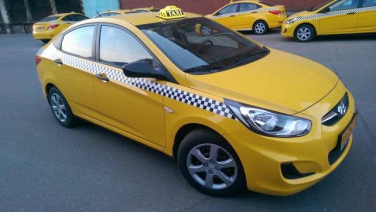 Как недорого уехать на такси из аэропорта в Симферополе (Крым)