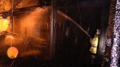 Поздним вечером 29 марта в Ялте сгорел трехэтажный дом (видео)