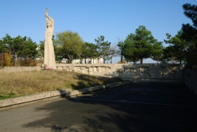 В Симферополе в новом парке поставят военную технику