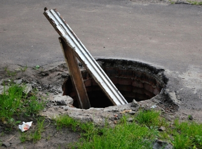 Двое погибших, один в реанимации – таков итог чистки канализационного колодца
