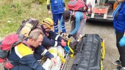 В горах под Ялтой мужчина сорвался со скалы – его искали больше суток