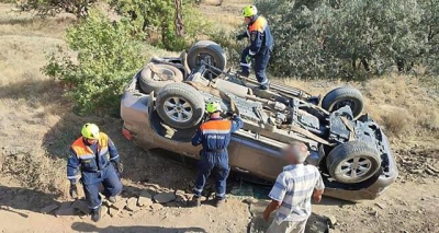На грунтовой дороге под Судаком опрокинулся внедорожник
